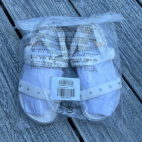 New white sandals - Picture 3 of 5